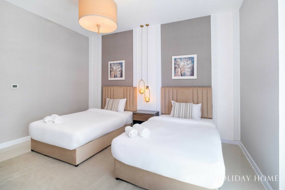 Фото Lux The Al Seef Marina 4 bed Suite