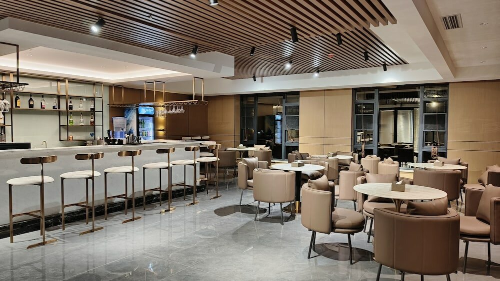 Фото LC International Hotel