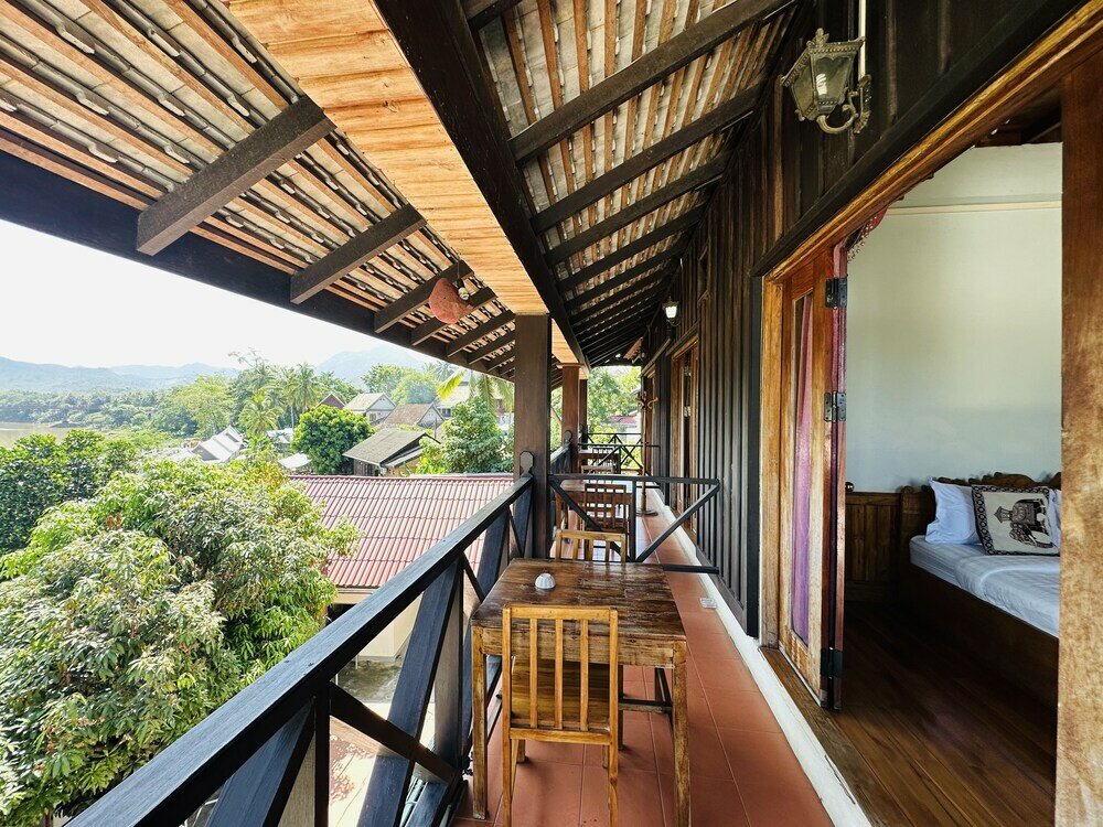 Фото Kingkham Riverside Hotel