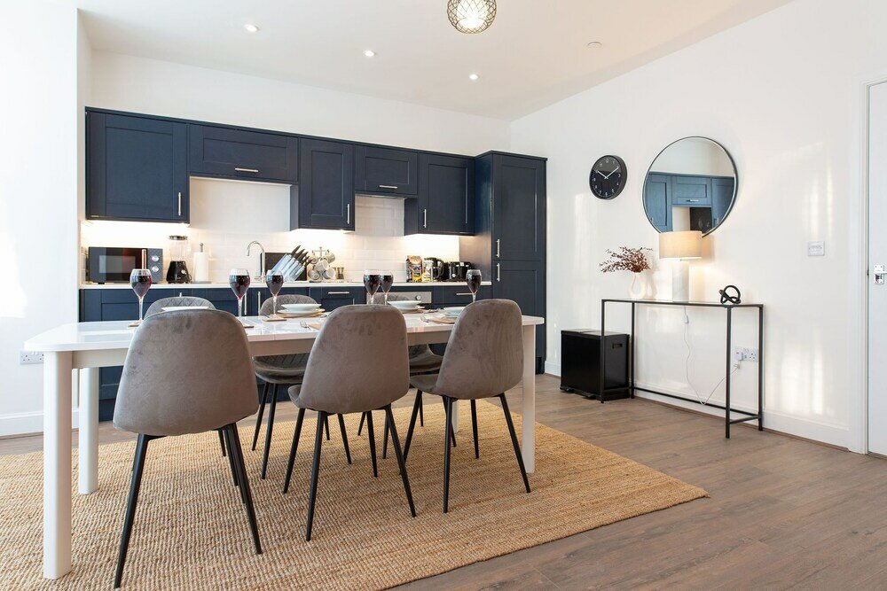 Фото Central Flats in Cardiff with Parking