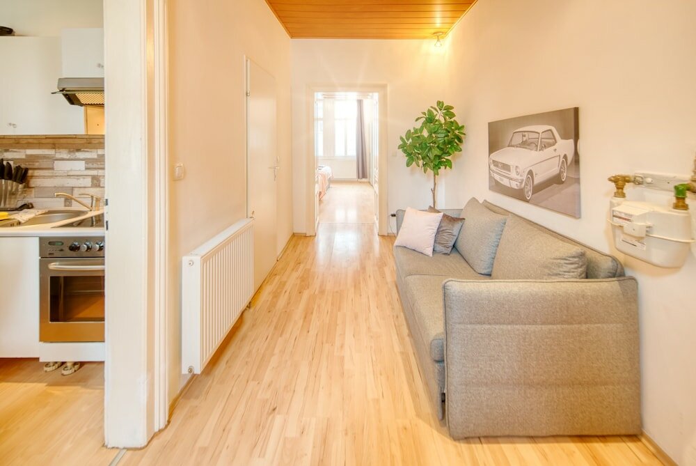 Фото City Apartment - 5 min to Metro