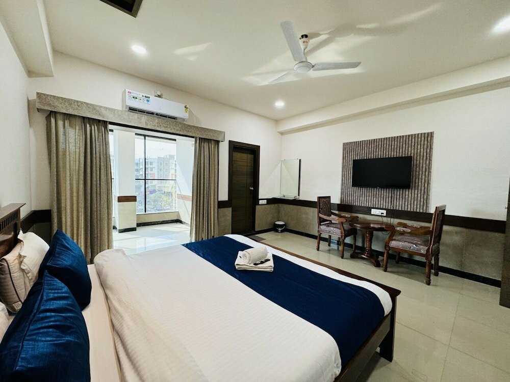 Фото Anroute Stays City Center