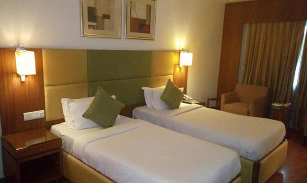 Фото Fabhotel Prime Hampshire Plaza