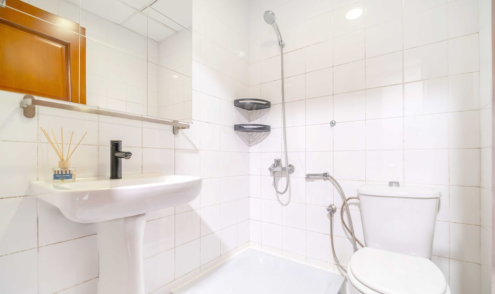 Фото Lux The Al Seef Marina 4 bed Suite