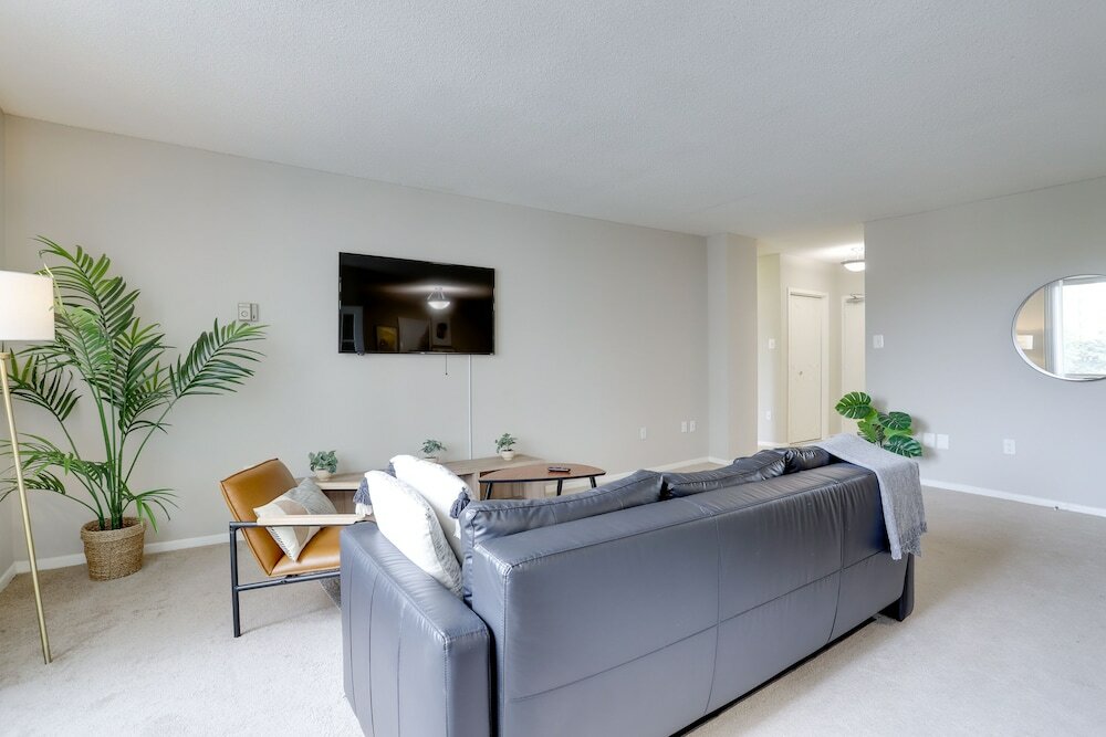 Фото Magnificent Condo Crystal City With Gym