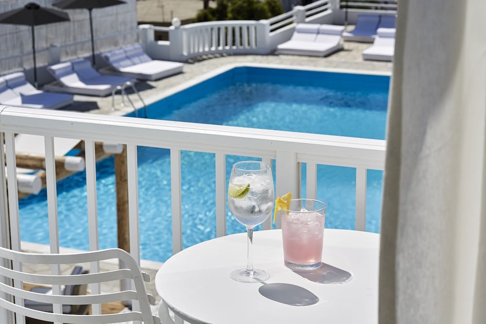 Фото Mr & Mrs White Tinos