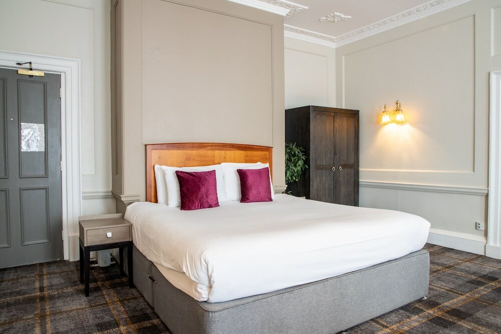 Фото Arnos Manor Hotel