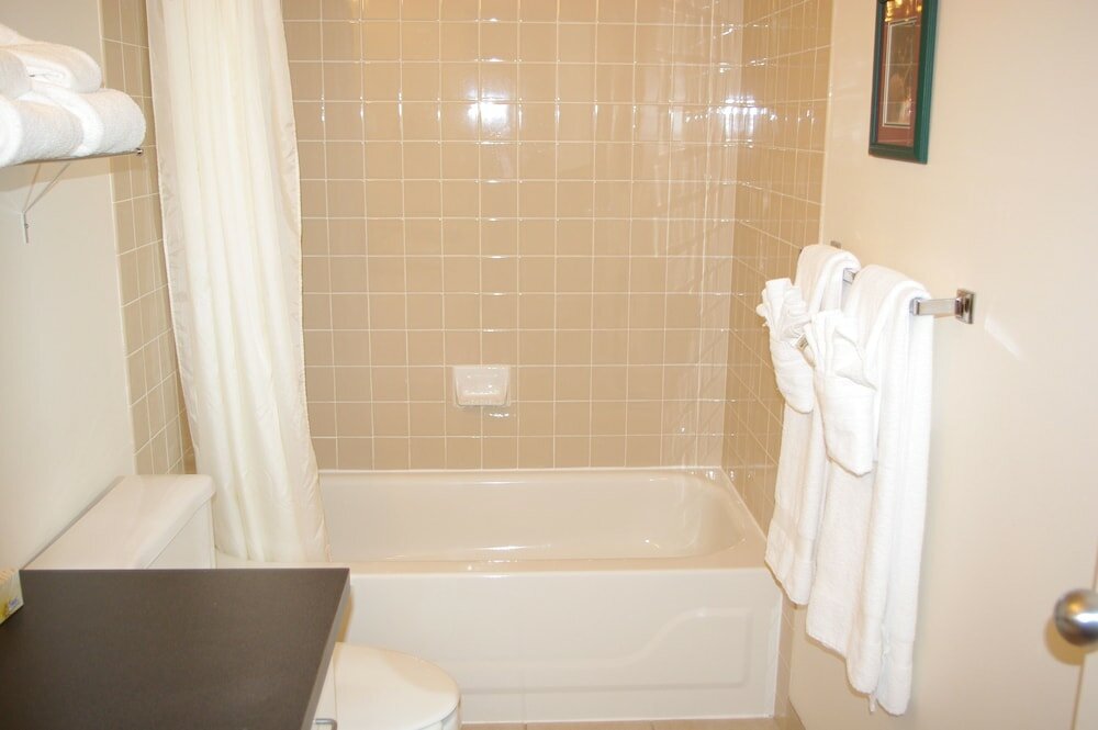 Фото Waterton Lakes Lodge Resort