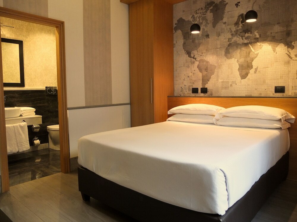 Фото Royal Court Hotel