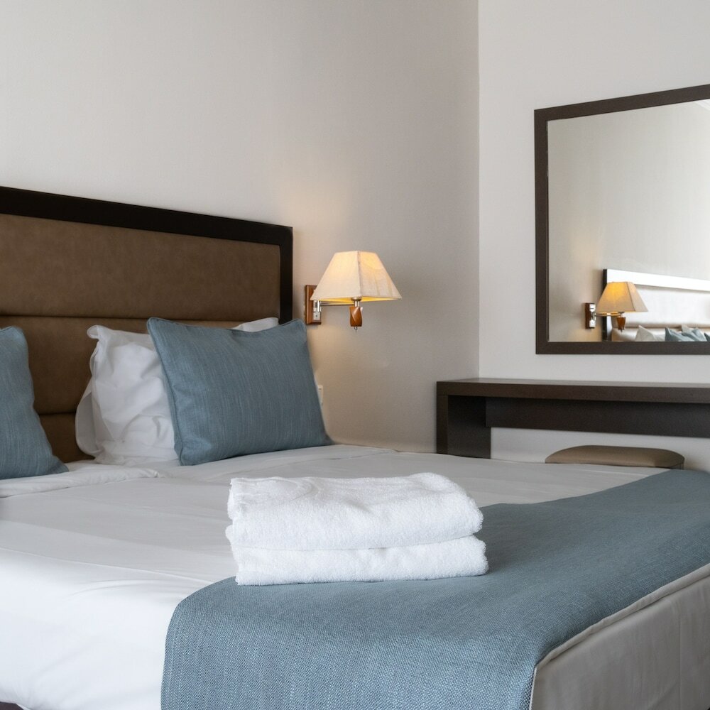 Фото Kfar Maccabiah Hotel and Suites