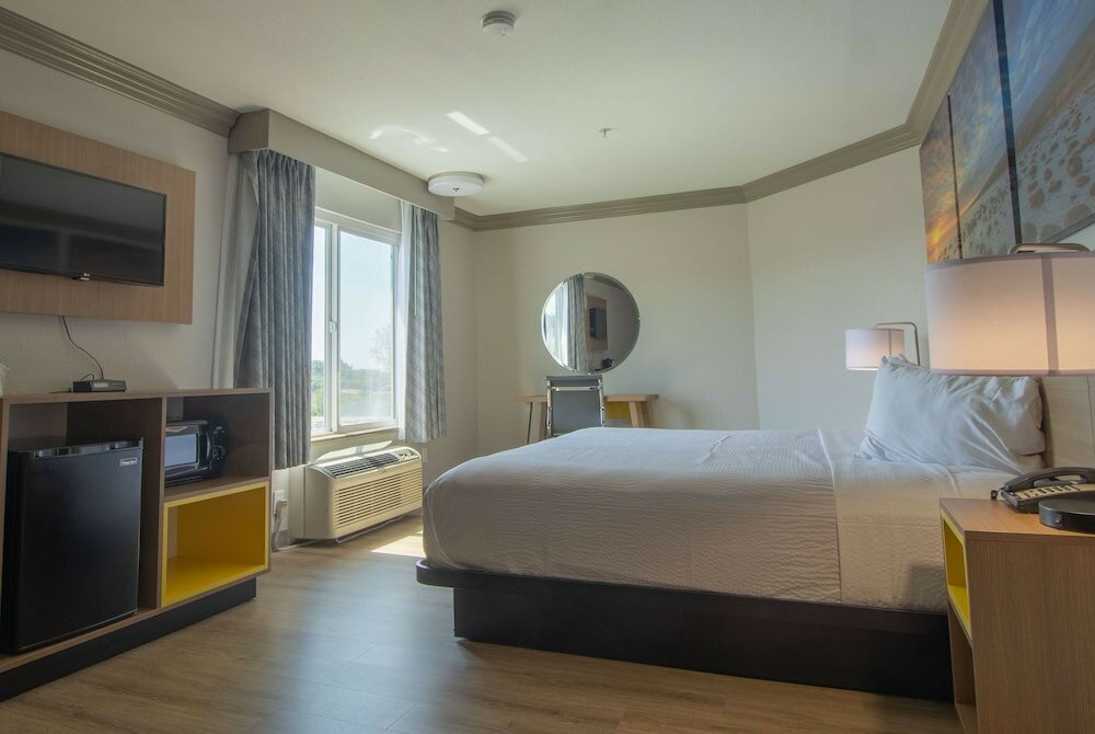 Фото Days Inn by Wyndham Carlsbad