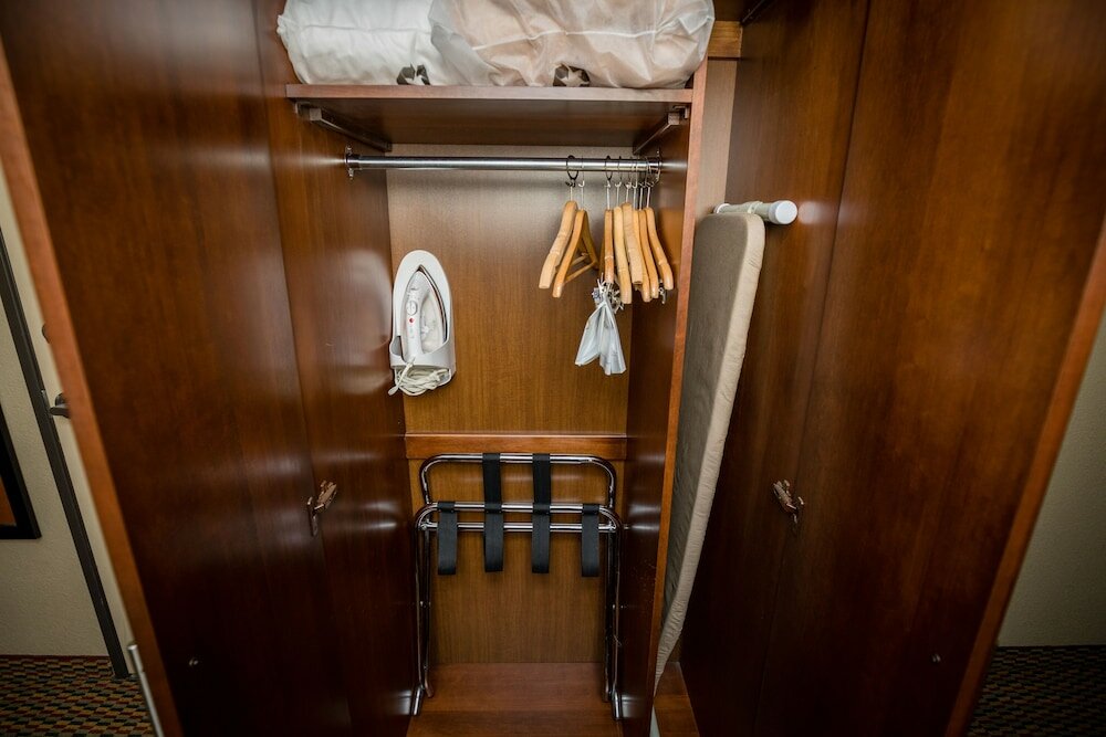 Фото Best Western Plus Airport Inn & Suites