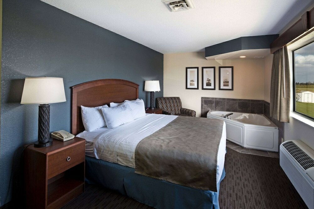 Фото AmericInn by Wyndham Bay City