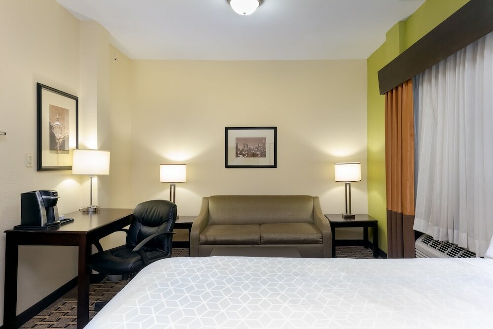 Фото Holiday Inn Express and Suites Atlanta Downtown, an Ihg Hotel
