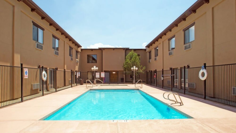 Фото Sagebrush Inn & Suites
