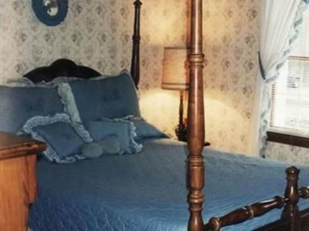 Фото Sturbridge Country Inn