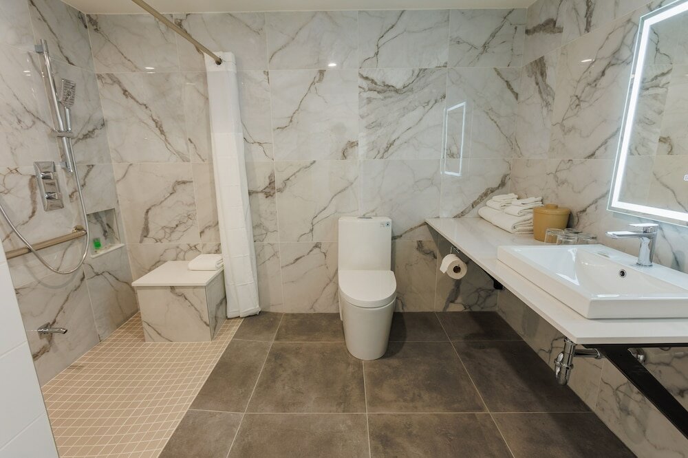 Фото Travelodge by Wyndham Hotel & Convention Centre Quebec City