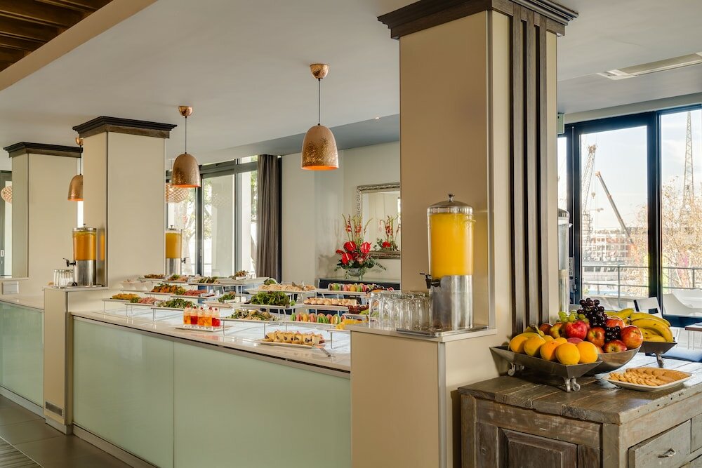 Фото Protea Hotel Cape Town Waterfront Breakwater Lodge