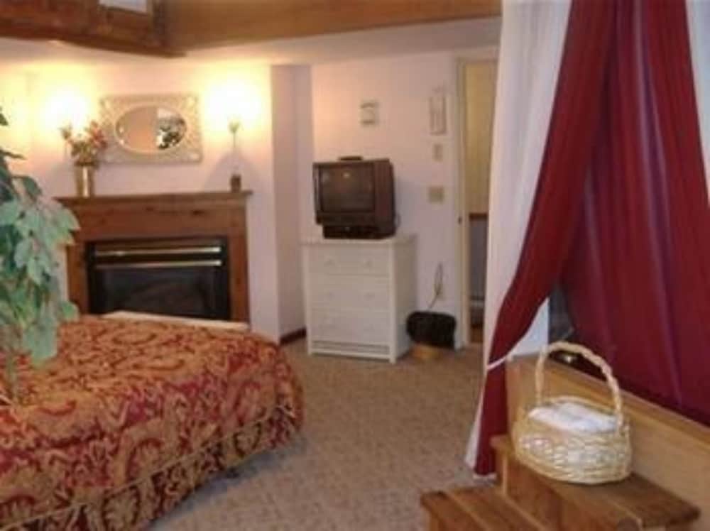 Фото Sturbridge Country Inn