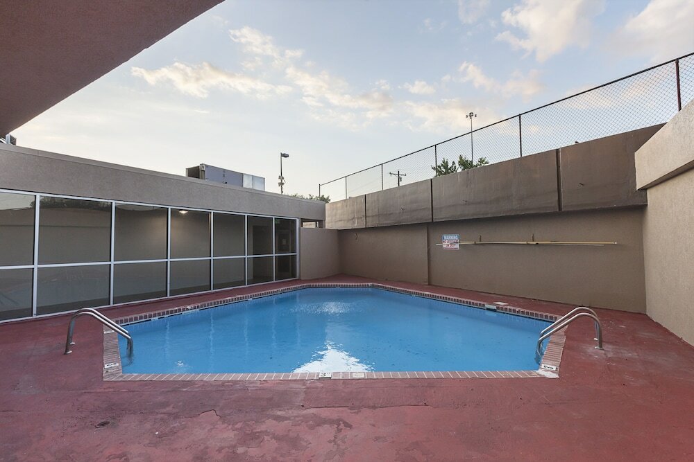 Фото Quality Inn & Suites Cincinnati Downtown