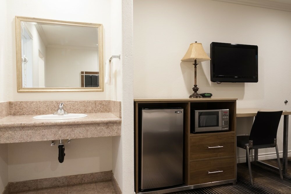 Фото Rodeway Inn & Suites Pacific Coast Highway