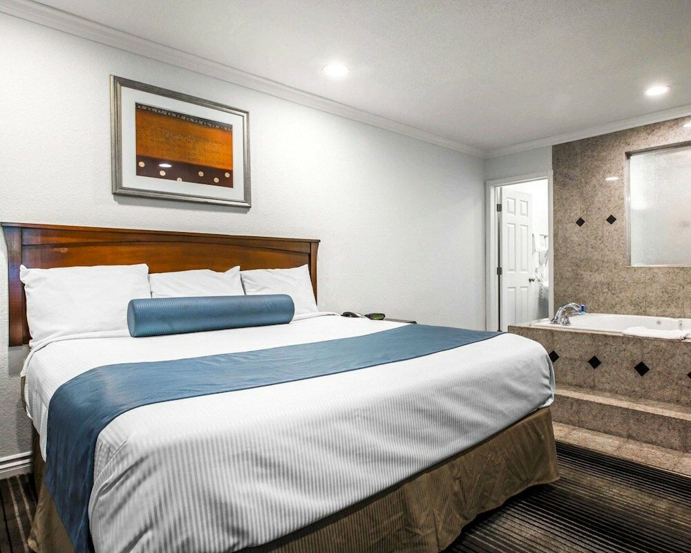 Фото Rodeway Inn & Suites Pacific Coast Highway