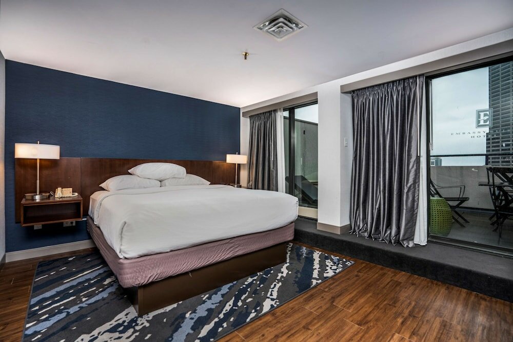 Фото Embassy Suites Indianapolis Downtown