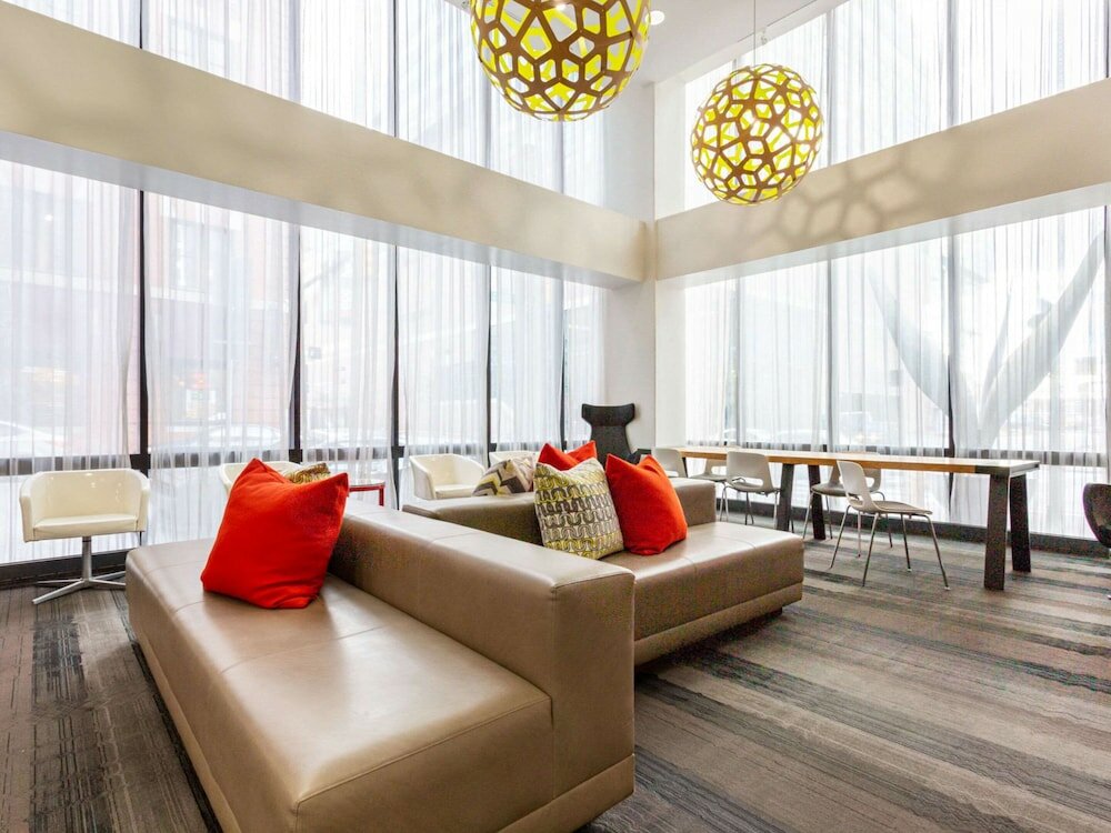 Фото Comfort Inn & Suites Baltimore Inner Harbor