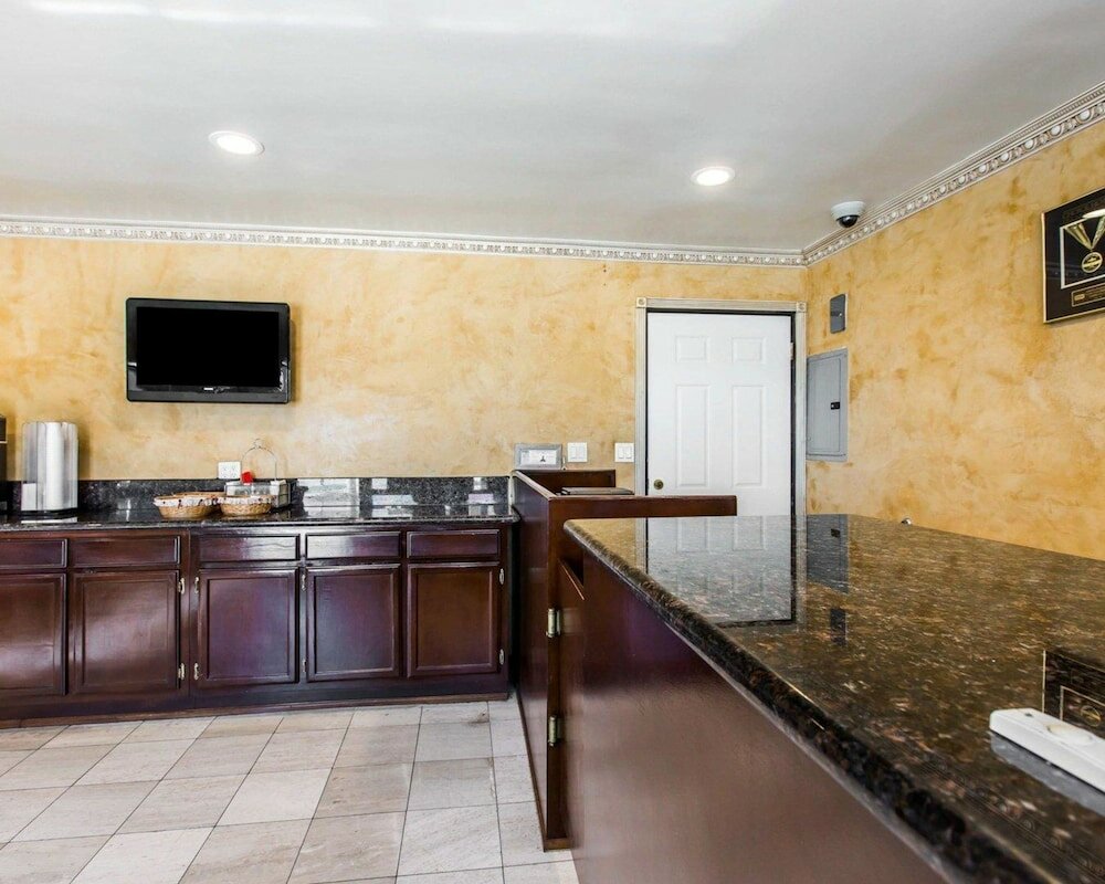 Фото Rodeway Inn & Suites Pacific Coast Highway