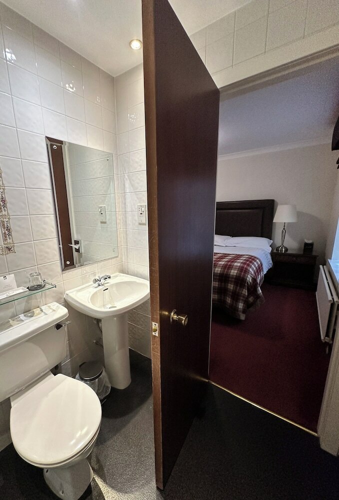 Фото Macdonald Norwood Hall Hotel