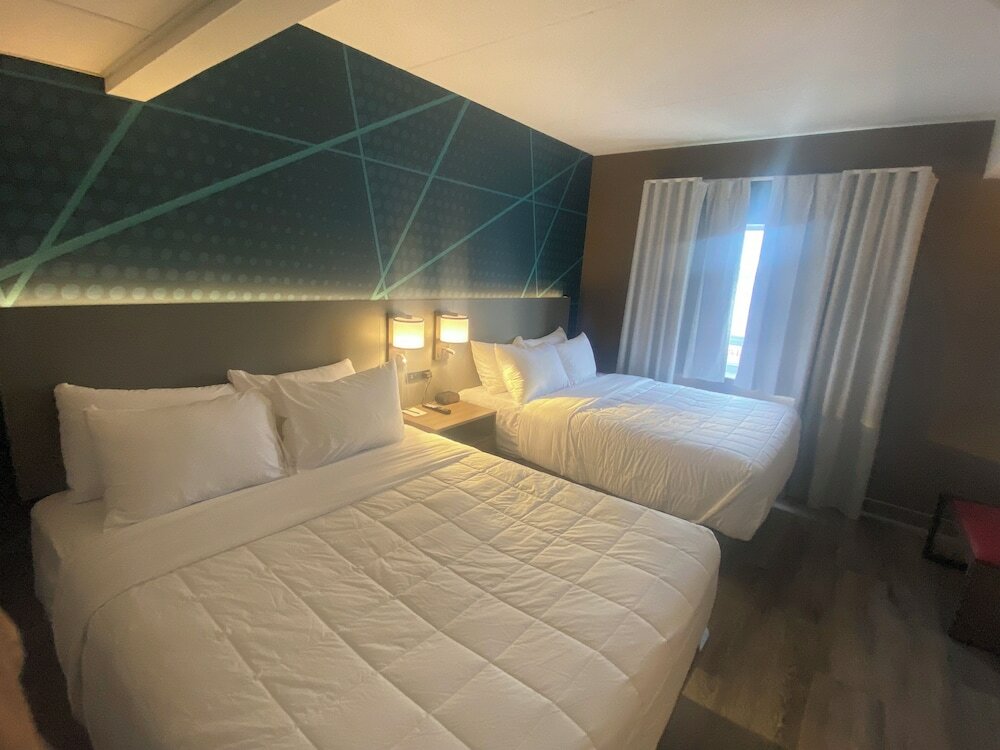 Фото Quality Suites London