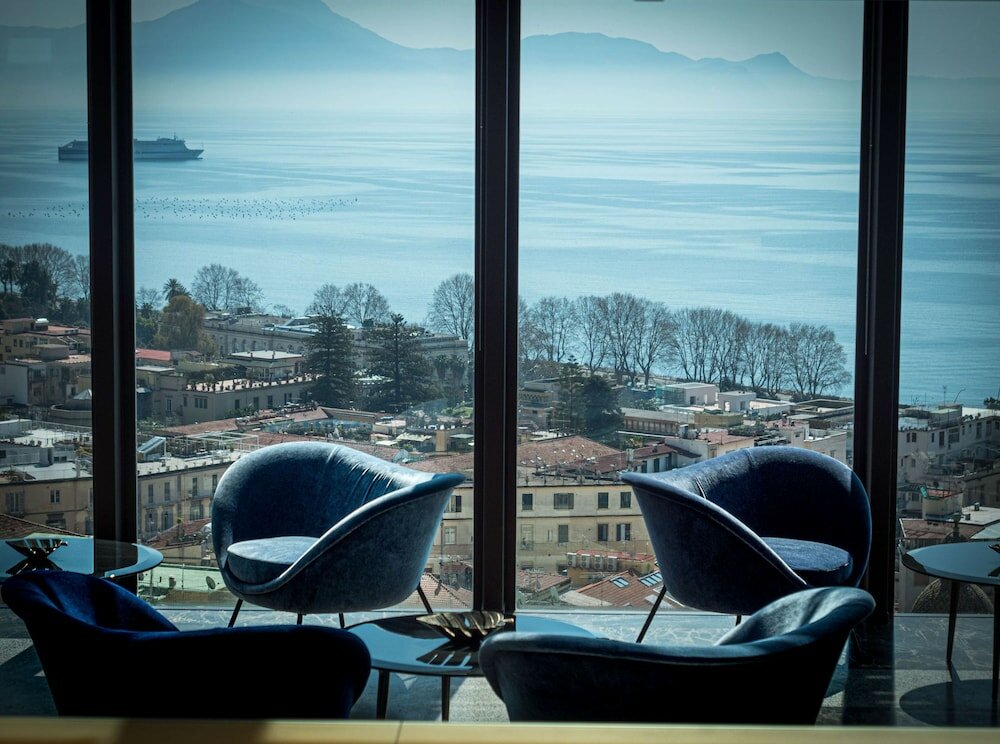 Фото The Britannique Hotel Naples, Curio Collection by Hilton