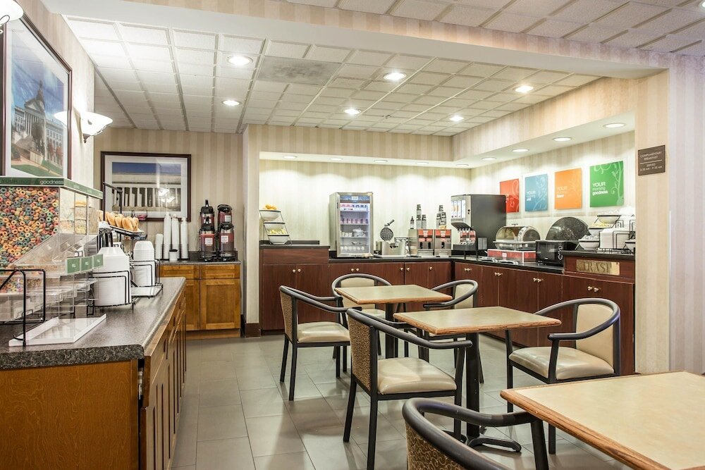 Фото Comfort Inn & Suites Ft. Jackson Maingate