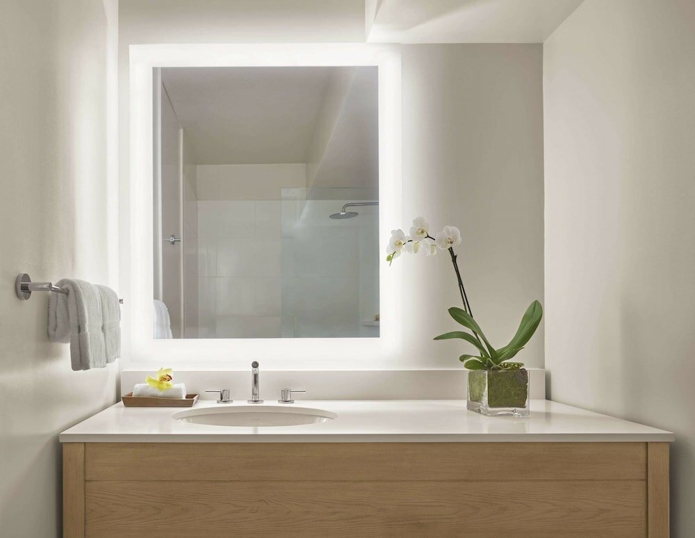 Фото Alohilani Resort Waikiki Beach