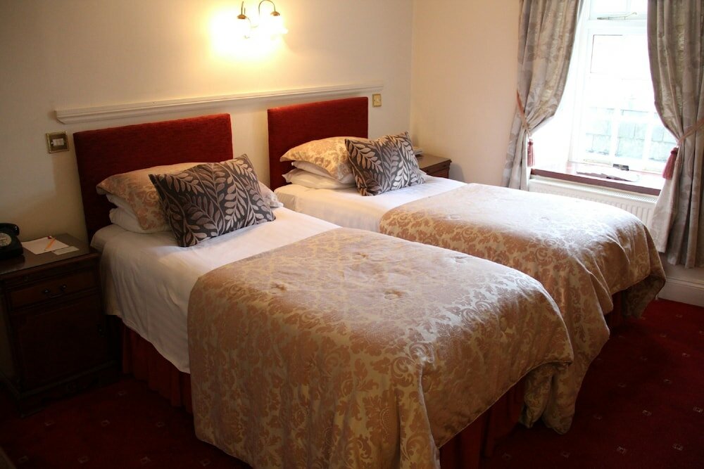 Фото Two Bridges Hotel