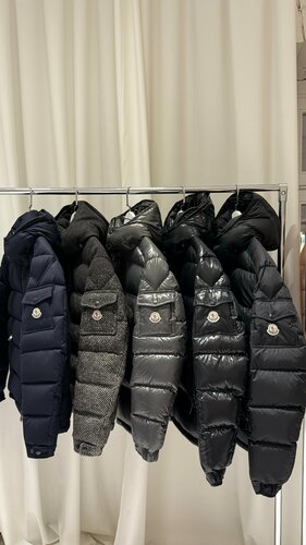 Moncler Stock 18 20 22 1