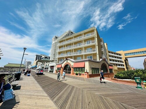 Гостиница Days Inn by Wyndham Atlantic City Oceanfront-Boardwalk в Атлантик-Сити