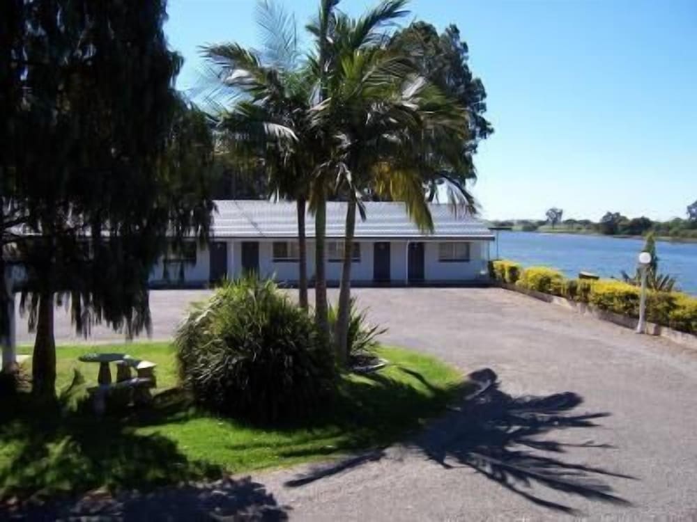 Фото Colonial Court Motor Inn