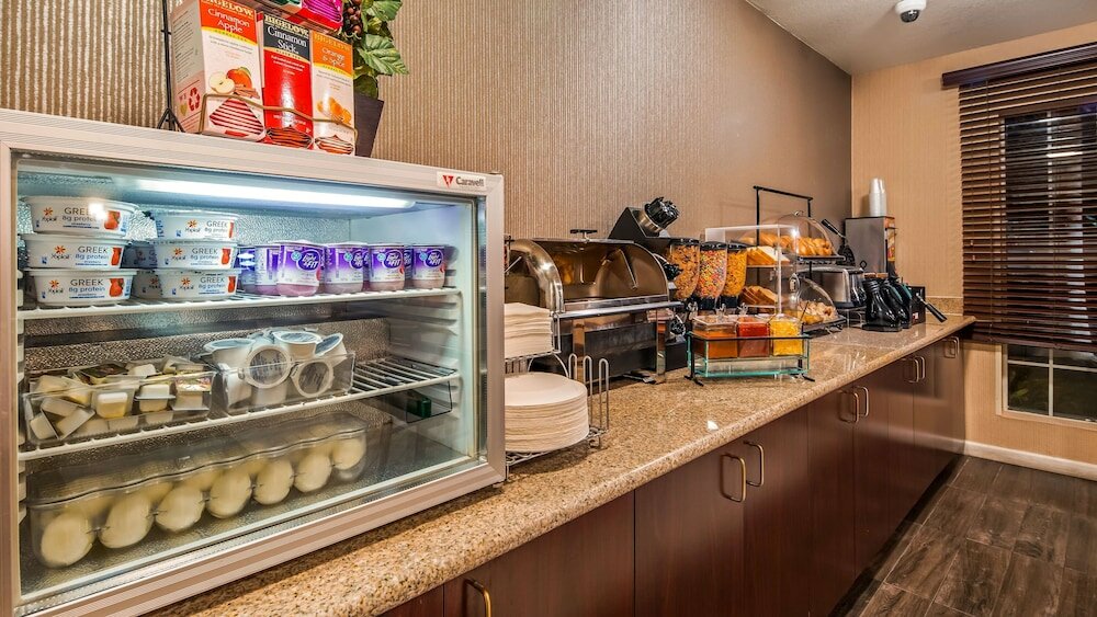 Фото Best Western Luxury Inn