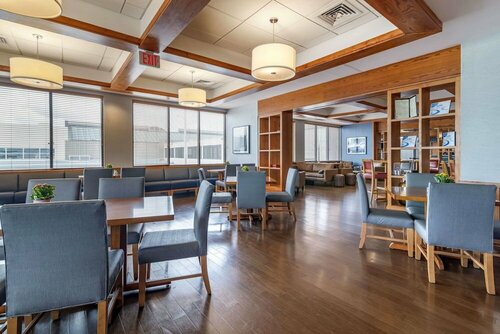 Гостиница Bangor Aviator Hotel, Bw Premier Collection в Ороно