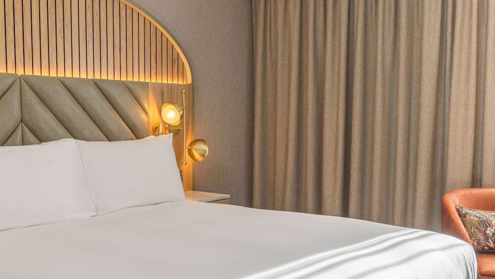 Фото DoubleTree by Hilton Bristol North