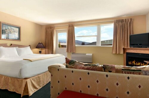 Гостиница Days Inn & Conference Centre by Wyndham Penticton