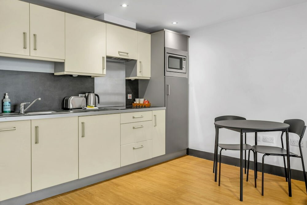 Фото Roomzzz Leeds City West