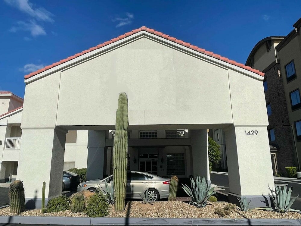 Фото SureStay Plus Hotel by Best Western Tempe University