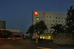 Гостиница Ibis Monterrey Valle