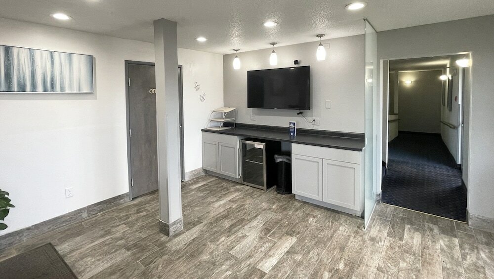 Фото Magnuson Hotel Fort Wayne North – Coliseum