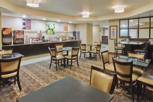 Гостиница La Quinta Inn & Suites by Wyndham Columbus - Grove City