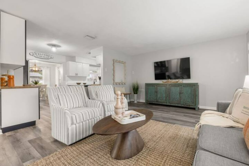 Фото 12th Ct Charming Oasis With New Pool