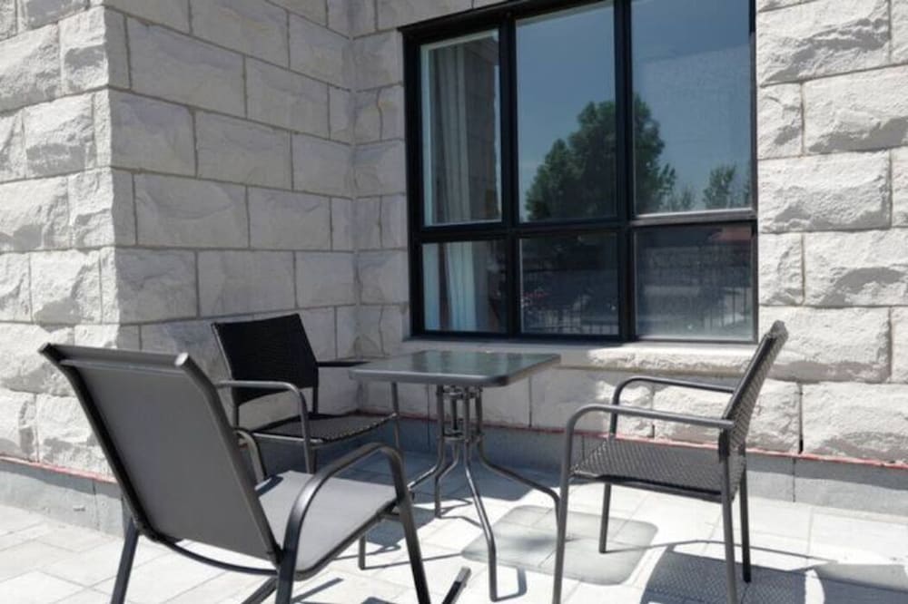 Фото 2001 AV. Beaconsfield