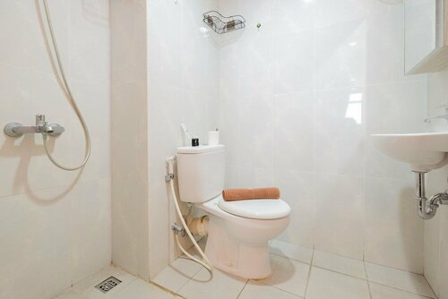 Гостиница Comfortable And Strategic Studio Apartment Evenciio Margonda в Депоке